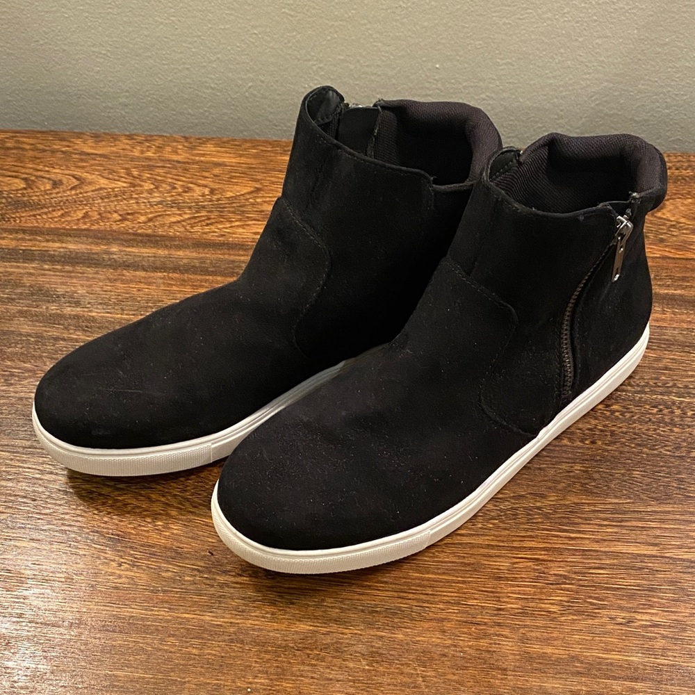 IZOD womens Mila zip up flat ankle boot shoe size 10 black faux suede